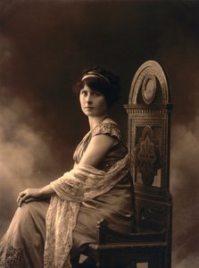 ドラマティックな女優 作： Unknown